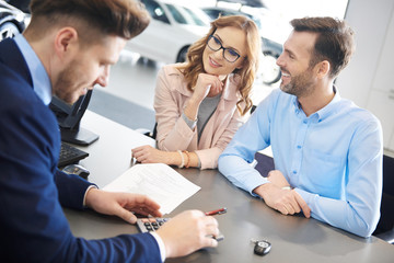 Salesman figuring the car expense .