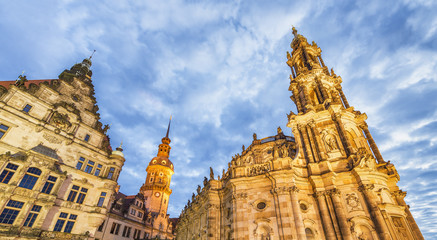 Fototapeta premium Piękna architektura Drezna nocą, Saksonia - Niemcy