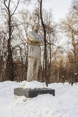 Памятник Максиму Горькому стоял в парке Кулибина в...