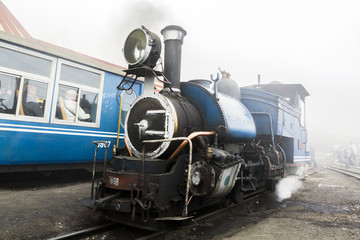 Obraz premium DARJEELING, INDIA - 2017 MARCH 4 : The British-built famous mountain railway, the so-called Toy Train on April 14, 2014 in Darjeeling, India. It is part of the World Heritage.