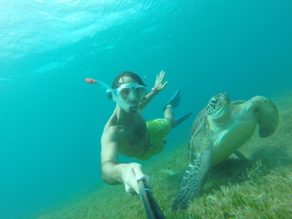 selfie with a turtle