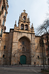 Obraz premium Bilbao, Paesi Baschi, Spagna, 25/01/2017: vista della Chiesa di San Vicente Abando, una delle più antiche chiese cattoliche della città 