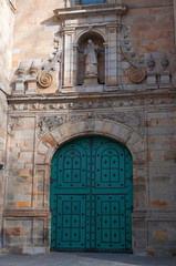 Bilbao, Paesi Baschi, Spagna, 25/01/2017: il portale della Chiesa di San Vicente Abando, una delle più antiche chiese cattoliche della città 