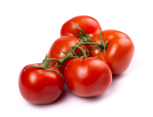 Красные спелые помидоры на белом фоне