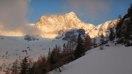 Fototapeta na wymiar beautiful winter landscape of totes gebirge mountains