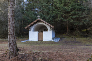 Fototapeta na wymiar chapel in the wood