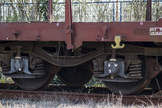 carrozza del treno su rotaie