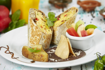 Omelette in pita whit fruit