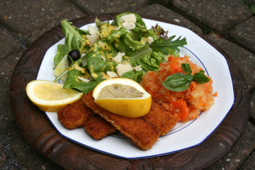 organisch, lifestyle, gesunde, ernährung, kurkuma-honig-senf-dressing, möhrenkartoffelbrei, parmesan, traube, ruccola