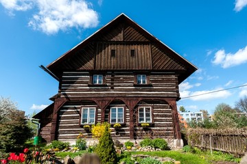 Obraz premium Old wooden cottage