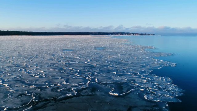 13051_The_freezing_icy_water_of_the_sea_in_Kasmu.mov