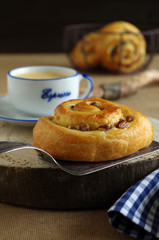 Rosinenschnecken und Espresso