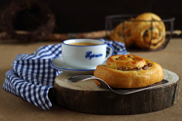 Rosinenschnecken und Espresso