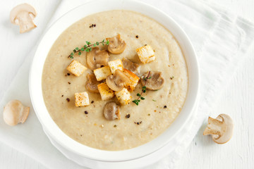 Mushroom cream soup with croutons