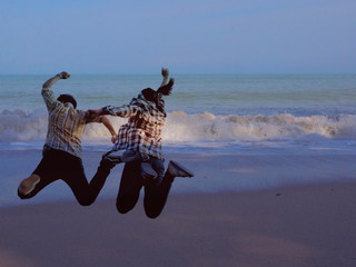 The sea is a place to relax. Popular people around the world.
