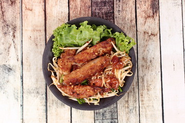 Fried steamed grated radish with shallot and bean sprouts.