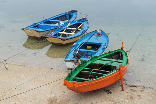 Fototapeta colorful fishing boats on the shore