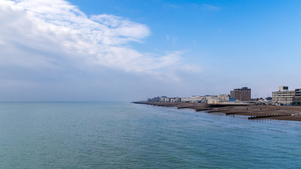 Obraz premium Clouds over Worthing beach, West Sussex, UK