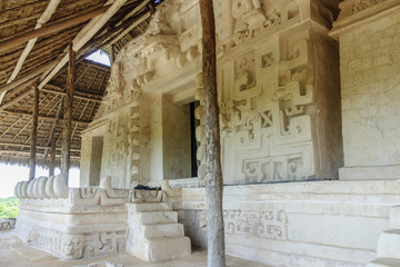 Fototapeta premium details of the frieze in stucco of the grave of a Mayan king in the acropolis of the archaeological enclosure of Ek Balam in Yucatan, Mexico.