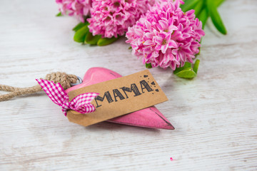 Ein schönes Geschenk mit Blumen
