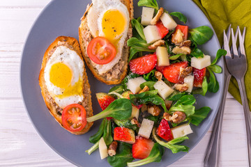 Salad with strawberry, spinach and goat cheese.  Bruschettes