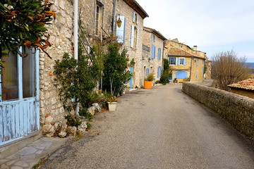 ruelle village garde adhémar 2