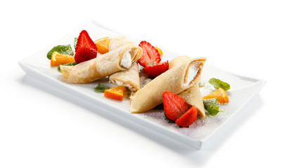Pancakes with strawberries and creme