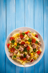 Pasta with tuna and vegetables