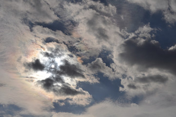 Fototapeta na wymiar 青空と雲と太陽、天国への入り口