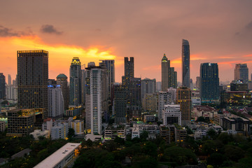 Obraz na płótnie Canvas Bangkok city center downtown skyline while sunset.