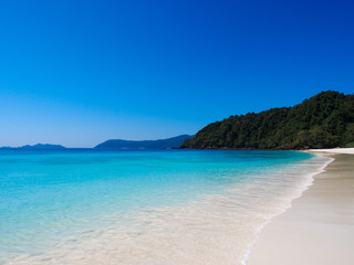 Fototapeta na wymiar Sea and white sand beach with clear blue sky