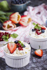 Fresh cottage cheese and berries