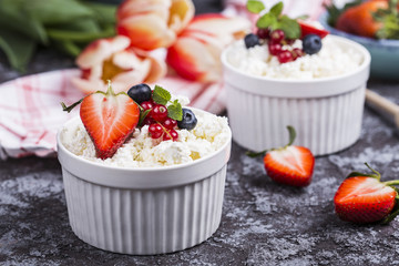 Fresh cottage cheese and berries