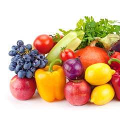 Fototapeta na wymiar Set of fruits and vegetables isolated on white background