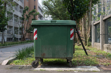 Fototapeta na wymiar city trash cans