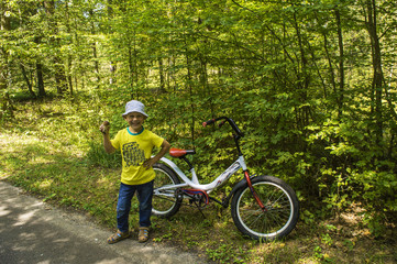 Naklejka premium the boy with the mushroom in the big woods
