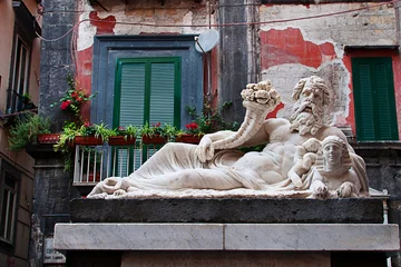 Papier Peint photo Naples Statue du dieu Nilo, entrée au coeur de Spaccanapoli, naples
