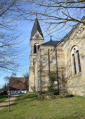 Neoromanische Kirche in Flegessen
