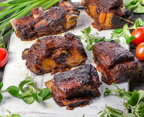 Barbecued spare ribs with fresh herbs
