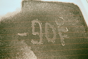 Obraz premium cars covered of snow and ice in the sunlight