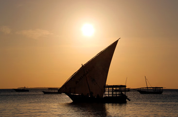 Fototapeta premium sailboat at sunset