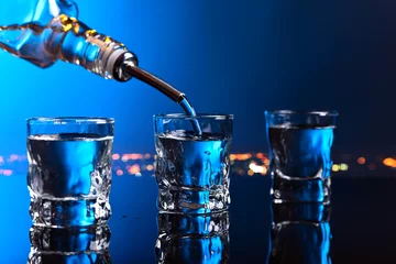 Foto op Plexiglas wodka in bar op een zwarte achtergrond © Igor Normann