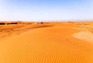 Fototapeta na wymiar nomad tents in the Sahara with solar panels