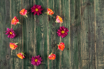 Fototapeta na wymiar flowers on green wooden background, spring or summer time 