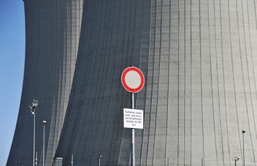 Zeichen: Durchfahrt verboten, für Radfahrer, Forst und Landwirtschaft frei