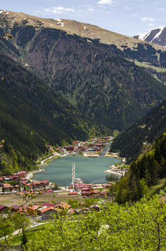 A small village between a beautiful lake