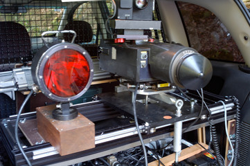 Mobile Geschwindigkeitsmessanlage im Kofferraum eines Radarmesswagens, im Volksmund als Radarfalle...