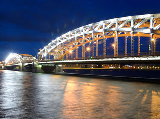 Obraz premium Peter the Great Bridge at night.