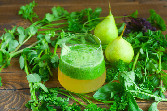 healthy green smoothies from parsley and fruit