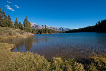 Fototapeta na wymiar Johnson Lake Rocky Mountains bei Banff